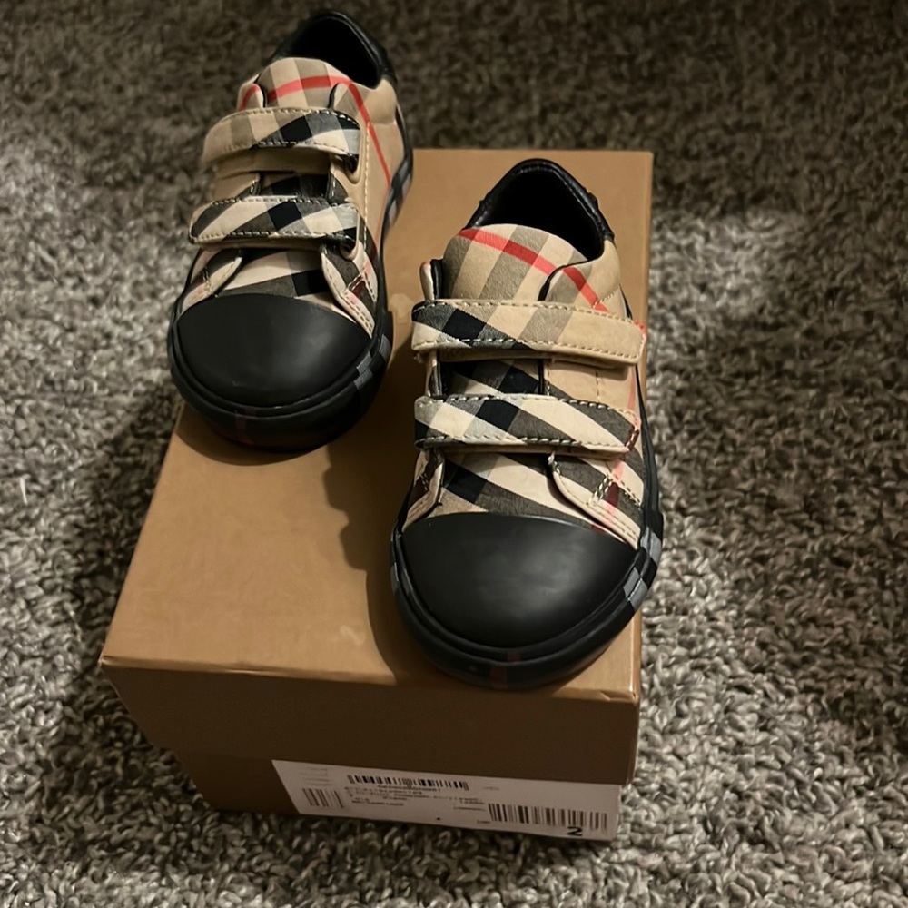 Burberry baby sneakers